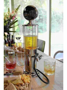 Retro benzinpumpa italadagoló