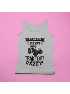 Az igazi férfi traktort vezet férfi atléta