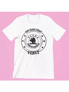 Egy igazi férfi Skodát vezet férfi póló