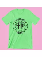 Egy igazi férfi Alfaromeot vezet férfi póló