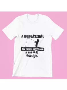   A horgásznál egy dolog szívosabb..a horgász felesége férfi póló