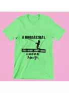 A horgásznál egy dolog szívosabb..a horgász felesége férfi póló