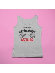 Így néz ki egy igazán jóképű asztalos férfi atléta