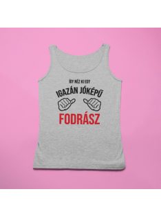 Így néz ki egy igazán jóképű fodrász férfi atléta