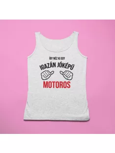 Így néz ki egy igazán jóképű motoros férfi atléta