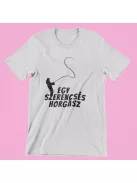 Egy szerencsés horgász férfi póló