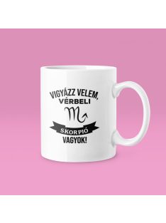 Vigyázz velem, vérbeli Skorpió vagyok bögre